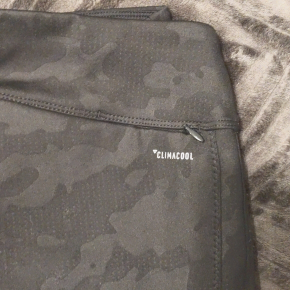 Adidas climacool running, black subdued camo print leggings, size small. - Picture 5 of 6